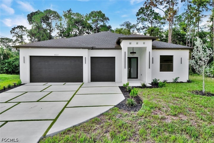 Photo 1 of 33 — 8027 Royal Circle, Labelle, FL 33935