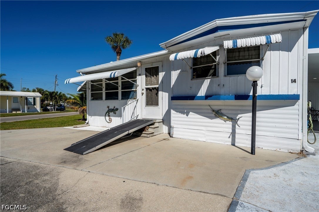 5558 Palm Beach Boulevard 14
