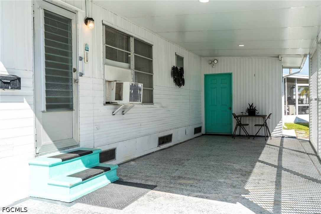 5558 Palm Beach Boulevard 14