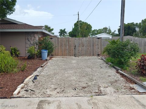 Tiny photo for 1016 Bayshore Avenue, Fort Myers, FL 33919 (MLS # 225059495)