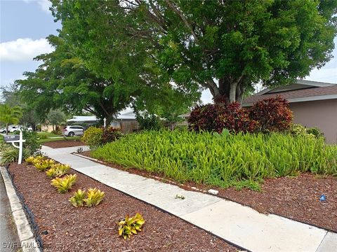 Tiny photo for 1016 Bayshore Avenue, Fort Myers, FL 33919 (MLS # 225059495)