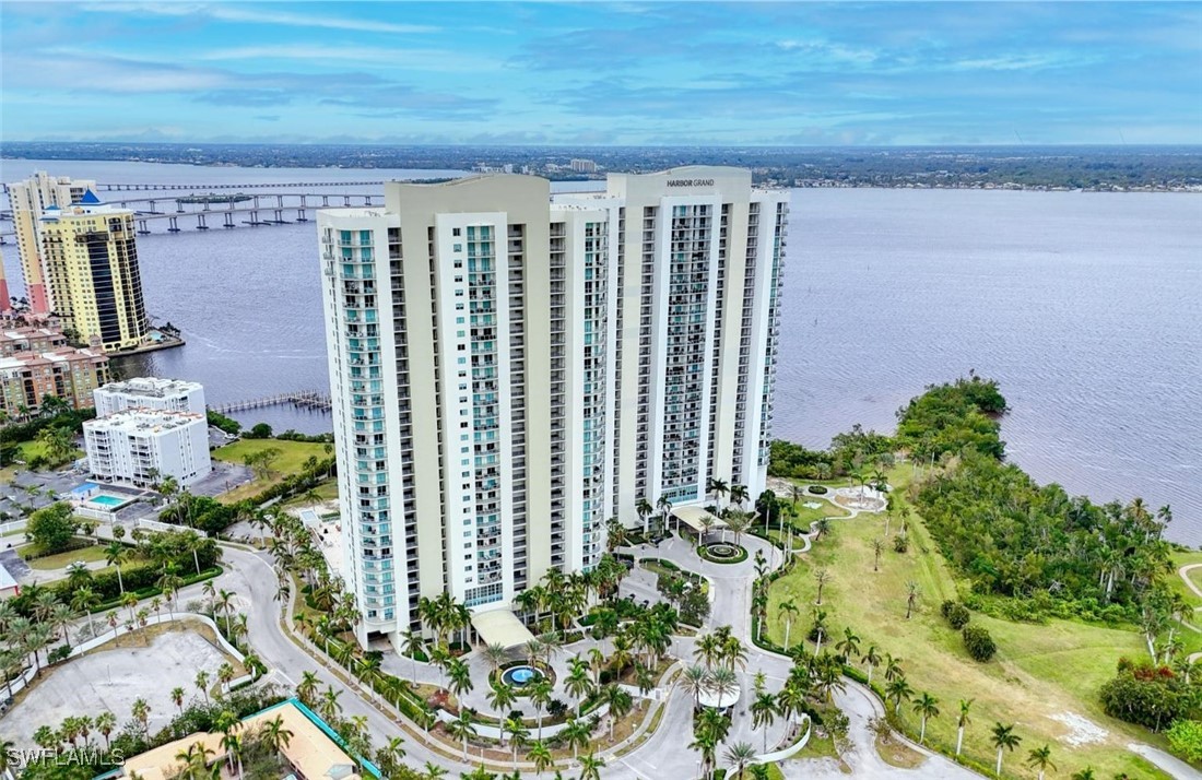 3000 Oasis Grand Boulevard 701