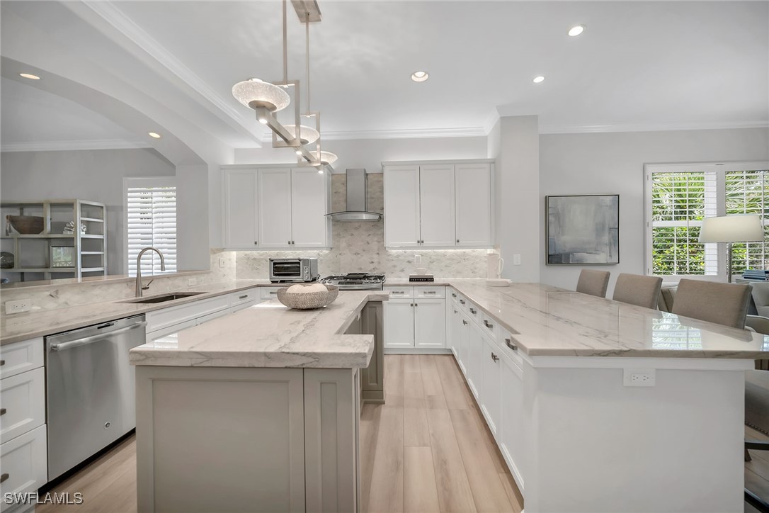 2839 Tiburon Boulevard E 102