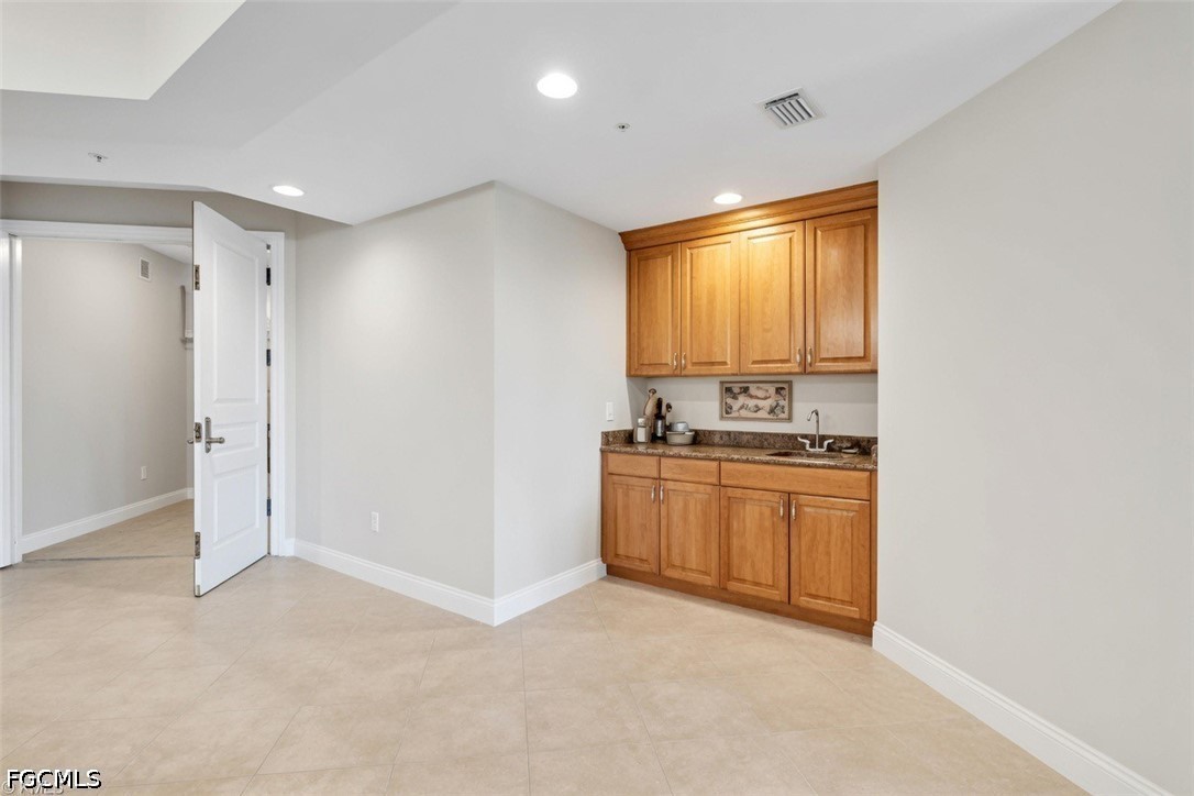 6081 Silver King Boulevard 202