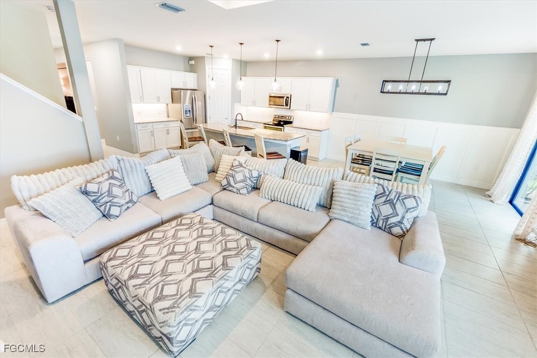 3548 E Hampton Circle