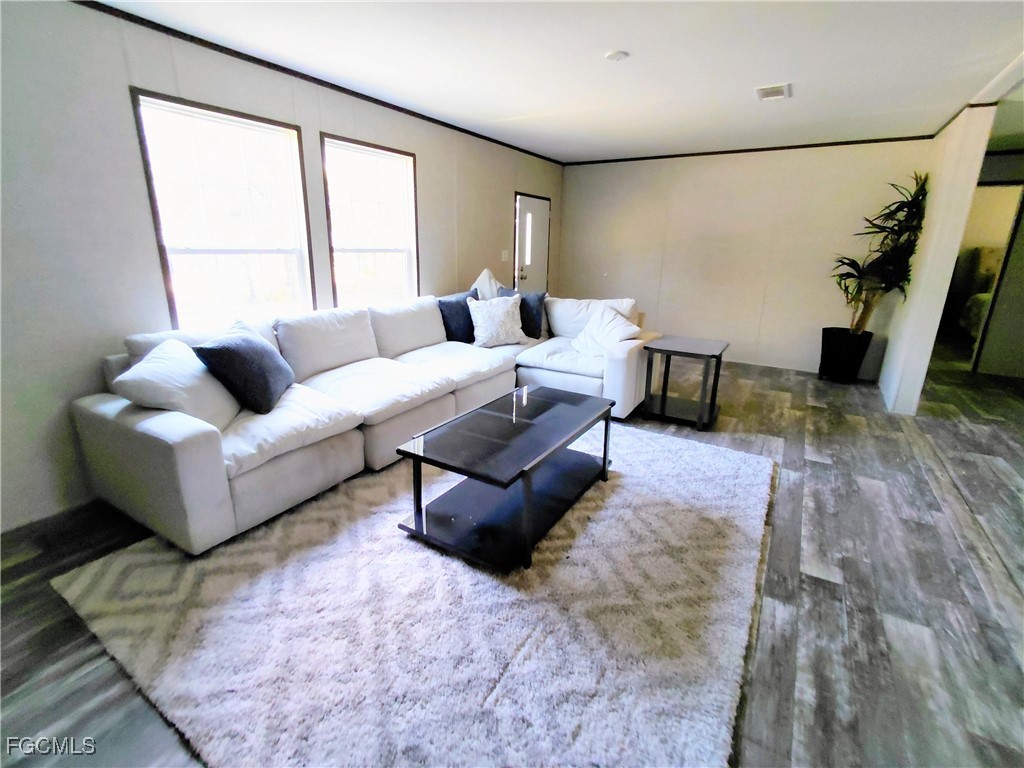 860 N Live Oak Street