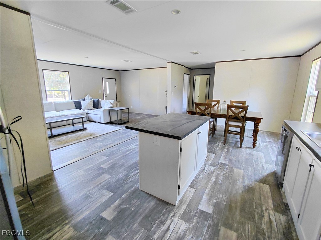 860 N Live Oak Street