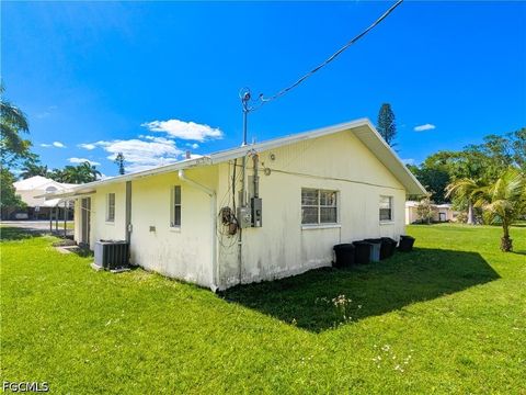 Tiny photo for 317 Montgomery Avenue, Fort Myers, FL 33905 (MLS # 2026014838)