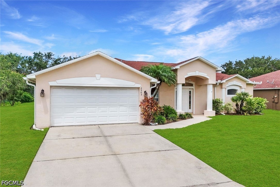 2563 Nature Pointe Loop