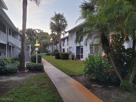 1901 Courtyard Way C105 Naples FL 34112