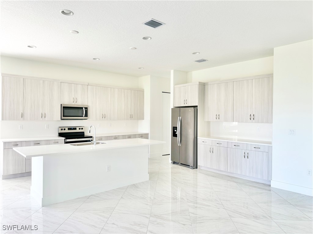 5048 Gambero Way