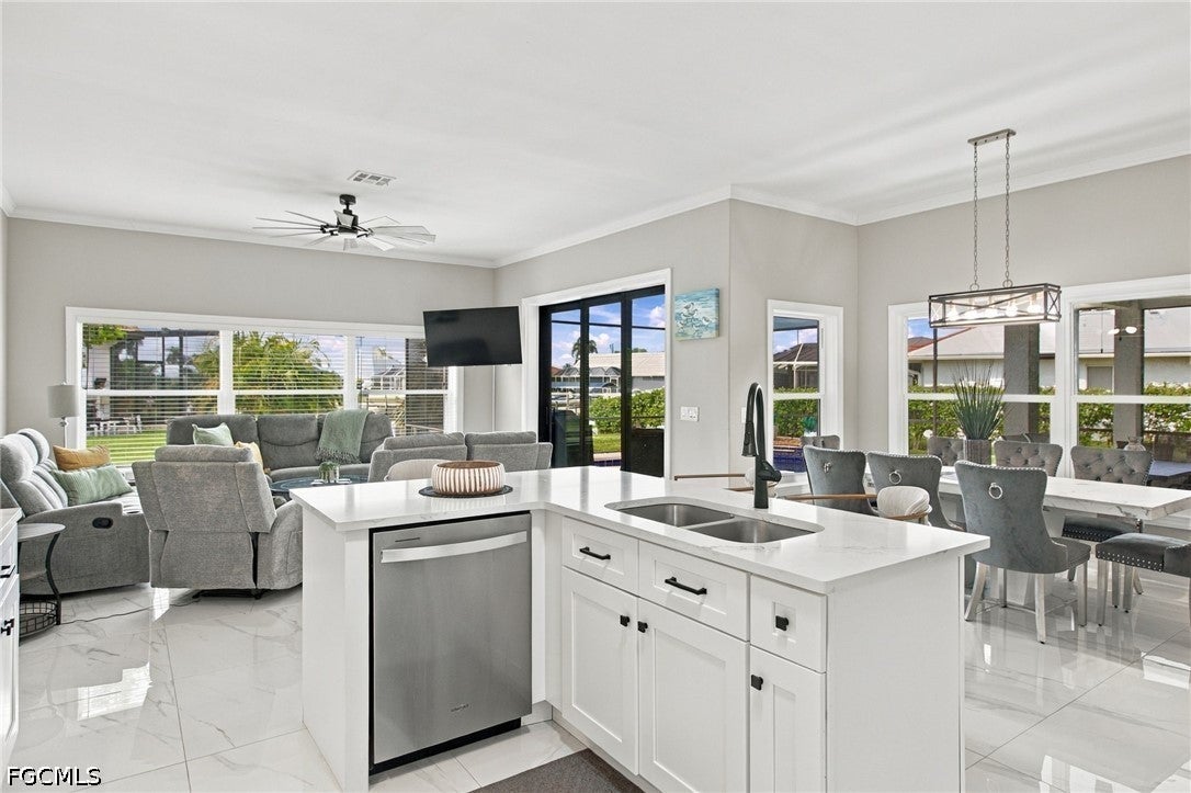 5232 SW 16th Place