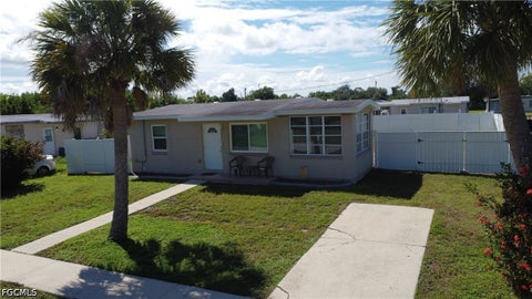 Photo of 21067 Gladis Avenue, Port Charlotte, FL 33952 (MLS # 2026039863)
