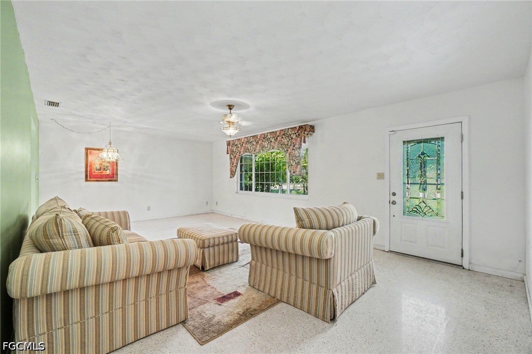 1564 Ixora Drive