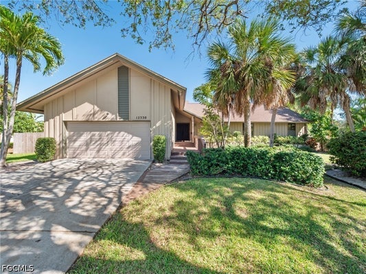 12330 MCGREGOR WOODS CIR, FORT MYERS, FL 33908 - Image 7180ebc5cc0eeef12d224d5c18905bbf/2464643667