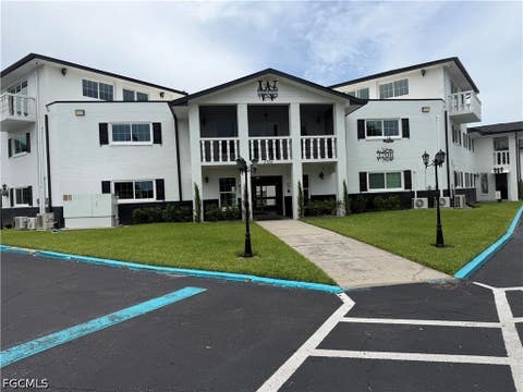 Photo of 3704 Broadway #100, Fort Myers, FL 33901 (MLS # 2026030352)