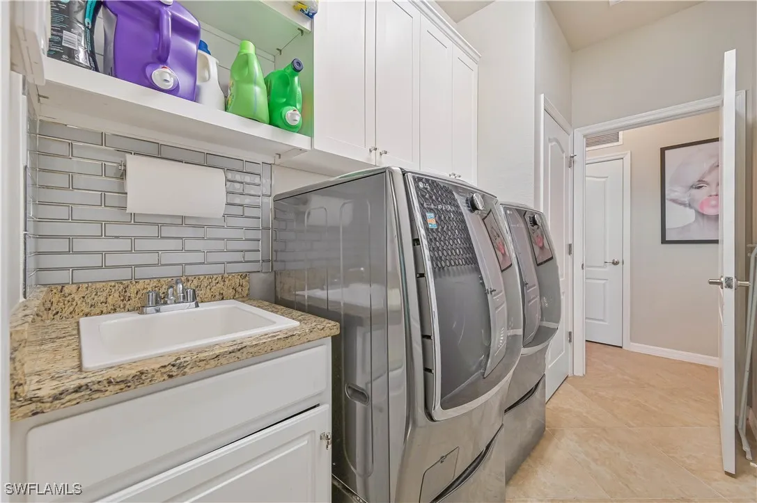 Fort Myers, Florida 33905, United States, 4 Bedrooms Bedrooms, ,2 BathroomsBathrooms,Residential,Active,97823