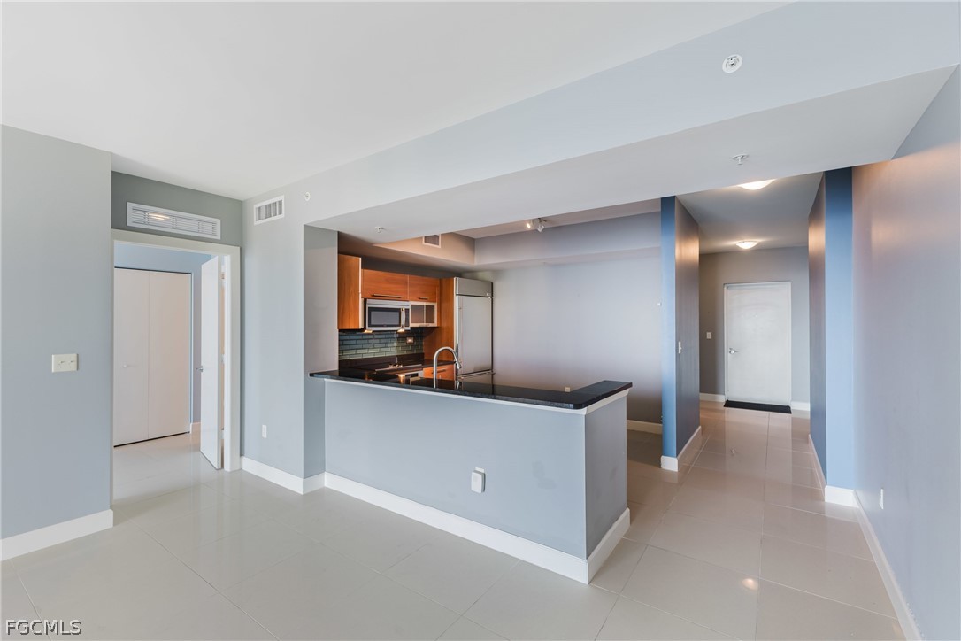 3000 Oasis Grand Boulevard 2405