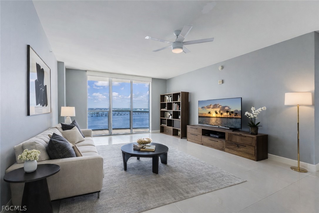 3000 Oasis Grand Boulevard 2405