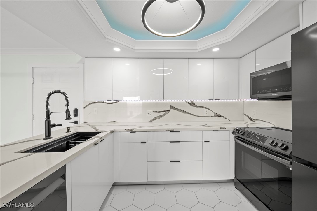 2885 Palm Beach Boulevard 402