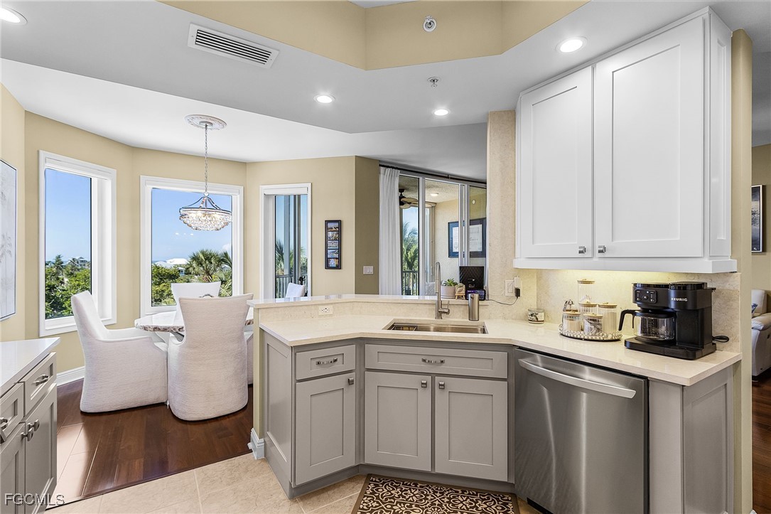 4182 Bay Beach Lane 743