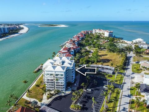 60 Pelican Street W 401 Naples FL 34113