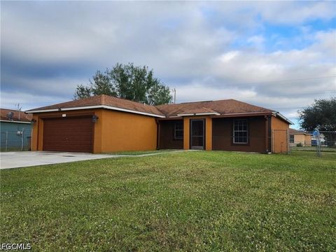 Photo of 573 Bell Boulevard S, Lehigh Acres, FL 33974 (MLS # 2026023279)