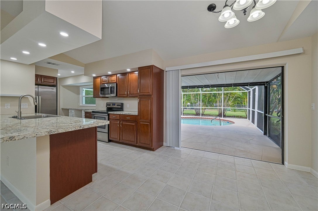 915 SW 31st Terrace