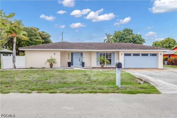 2112 HARVARD AVE, FORT MYERS, FL 33907 - Image 74554f82ae352c0a6b24ab81aaa373af/2995686830
