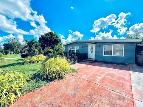913 Hudson Avenue Lehigh Acres FL 33936