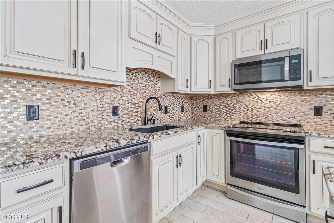 17404/17400 Dumont Drive