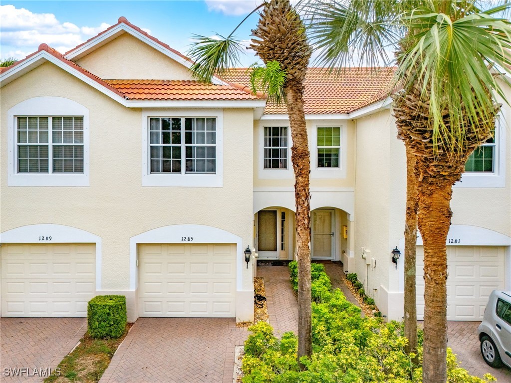 1285 Oxford Lane 227