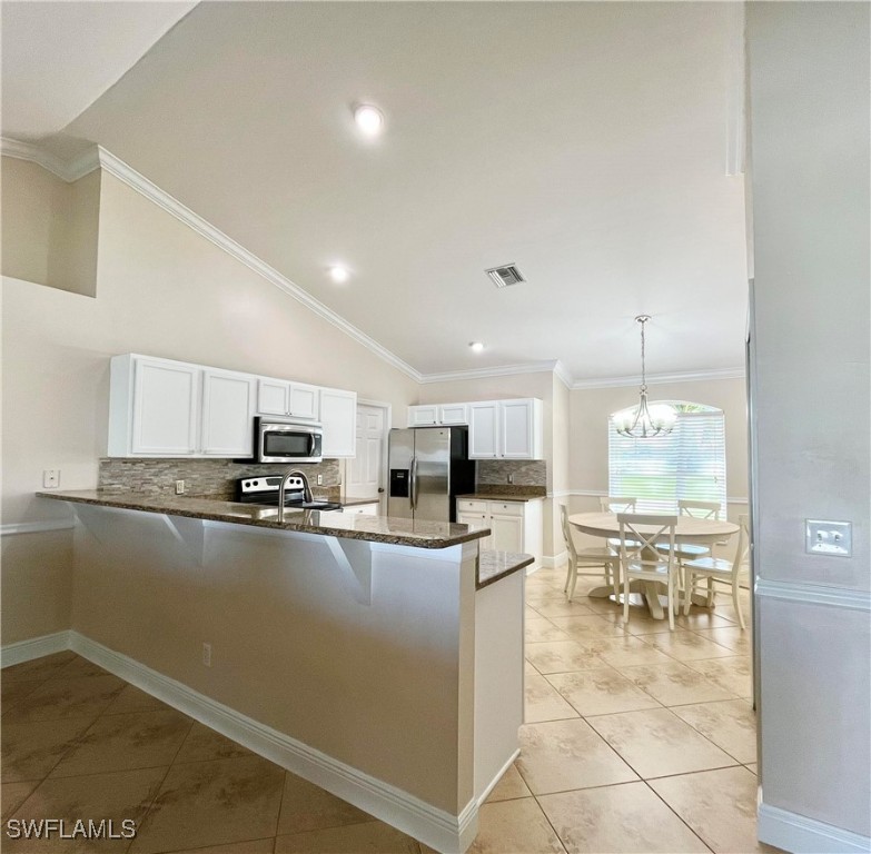 2720 NE 1st Place