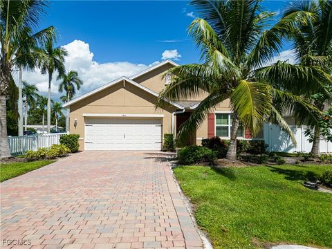 Photo of 1401 Fountain Avenue, Fort Myers, FL 33919 (MLS # 2025009095) Photo of 1401 Fountain Avenue, Fort Myers, FL 33919 (MLS # 2025009095)