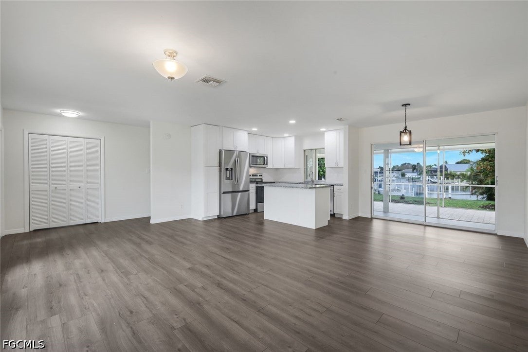 2700 W Marion Avenue