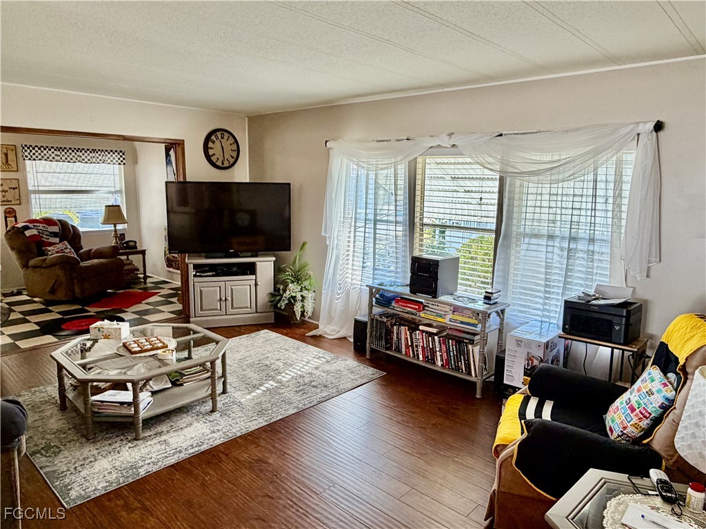 212 Cobblestone Lane