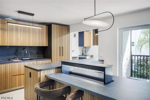 788 Park Shore Drive E20 Naples FL 34103