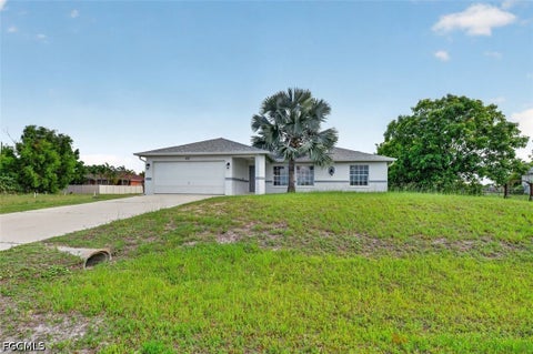 Tiny photo for 827 SW 29th Terrace, Cape Coral, FL 33914 (MLS # 2026026772)