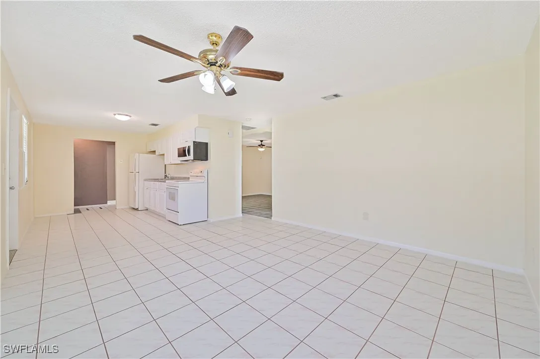 North Fort Myers, Florida 33917, United States, 6 Bedrooms Bedrooms, ,4 BathroomsBathrooms,Residential,Active,42498