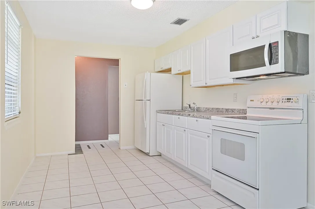 North Fort Myers, Florida 33917, United States, 6 Bedrooms Bedrooms, ,4 BathroomsBathrooms,Residential,Active,42498