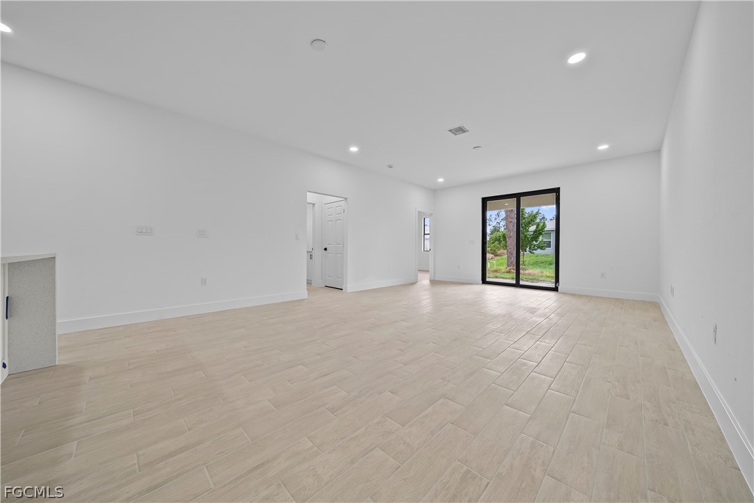 4733-4735 27th Street SW