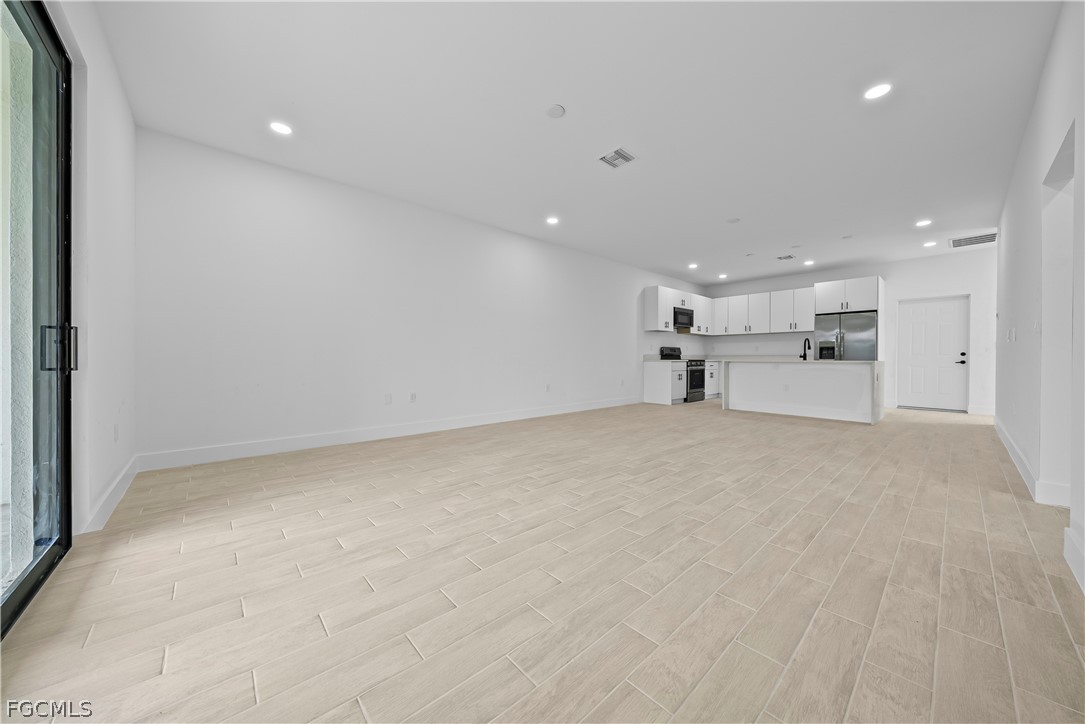 4733-4735 27th Street SW
