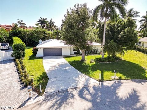 Photo of 14958 Bonaire Circle, Fort Myers, FL 33908 (MLS # 2026016479)