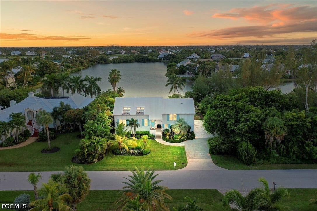 9015 Mockingbird Drive