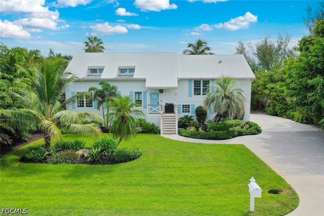 9015 Mockingbird Drive