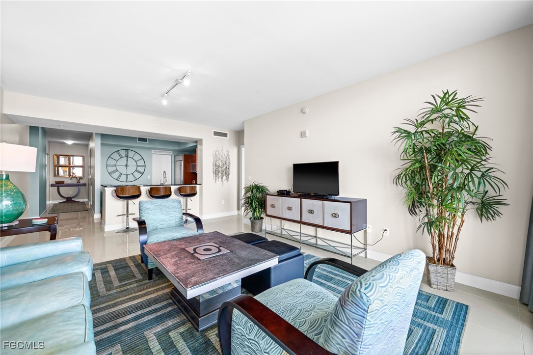 3000 Oasis Grand Boulevard 2402