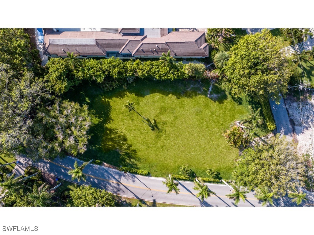 2433 Lantern Lane
