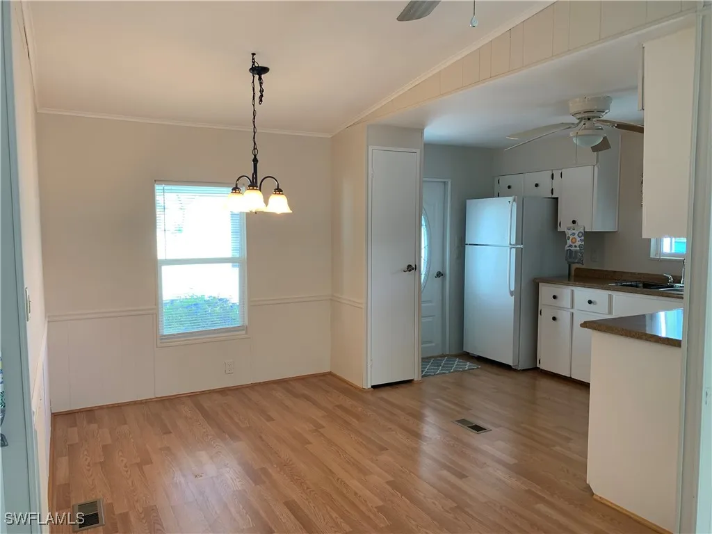 Naples, Florida 34104, United States, 2 Bedrooms Bedrooms, ,2 BathroomsBathrooms,Residential,Active,254981