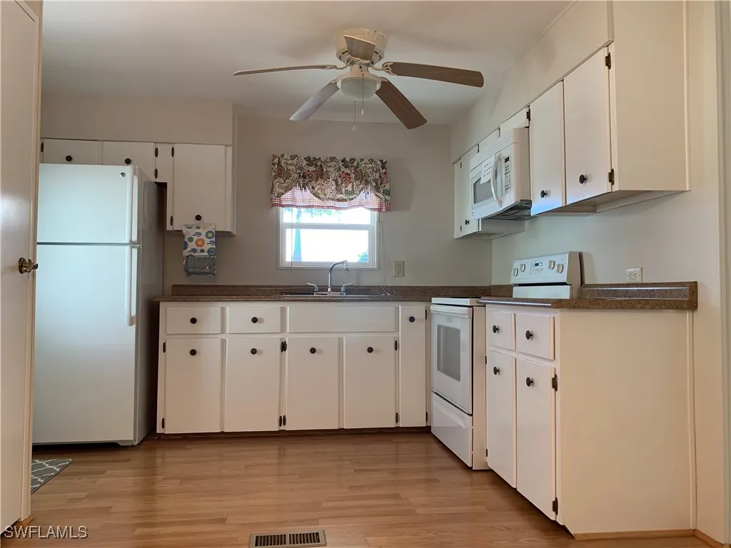 Naples, Florida 34104, United States, 2 Bedrooms Bedrooms, ,2 BathroomsBathrooms,Residential,Active,254981