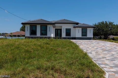 Photo of 1010 Wagner Avenue, Lehigh Acres, FL 33972 (MLS # 2026040664)